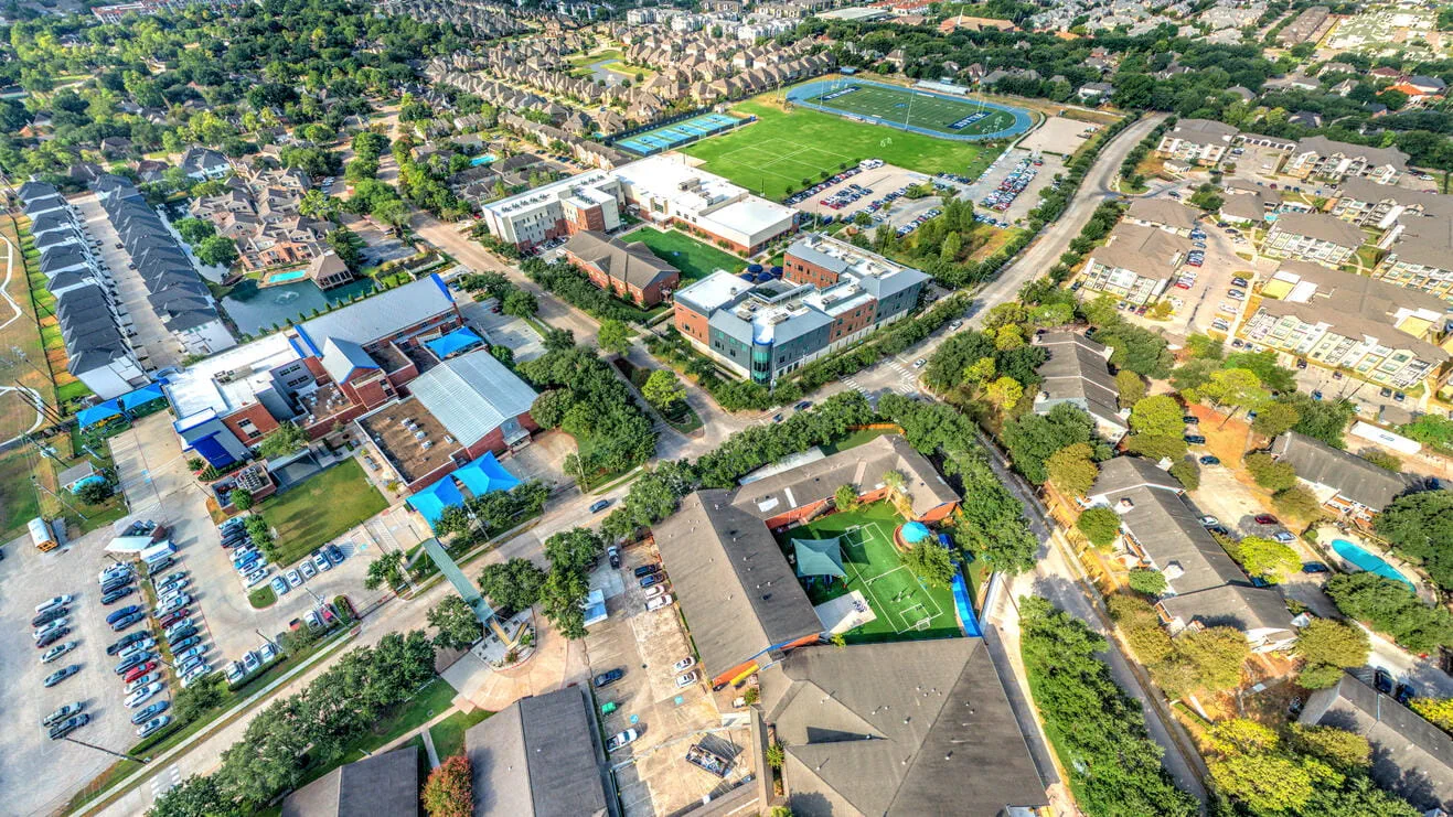 Campus | The Village School - Level 2 Page Header With Key Facts - US schools