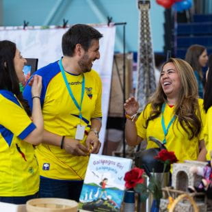 International Schools in Chicago | Nord Anglia Education - Feature Cards Pattern