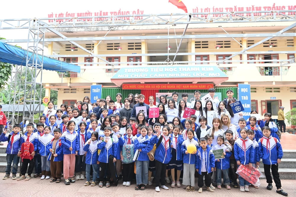 Chalk Road project brings joy and inspiration to Thanh Kim schools | British International School Hanoi - Chalk Road project brings joy and inspiration to Thanh Kim schools