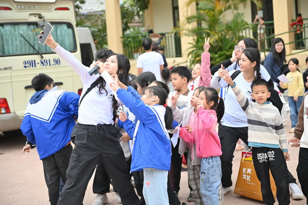 Chalk Road project brings joy and inspiration to Thanh Kim schools | British International School Hanoi - Chalk Road 2