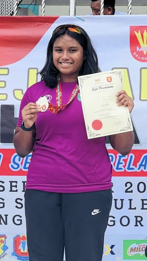Year 11 student wins gold and establishes two new records - Carousel For News Detail