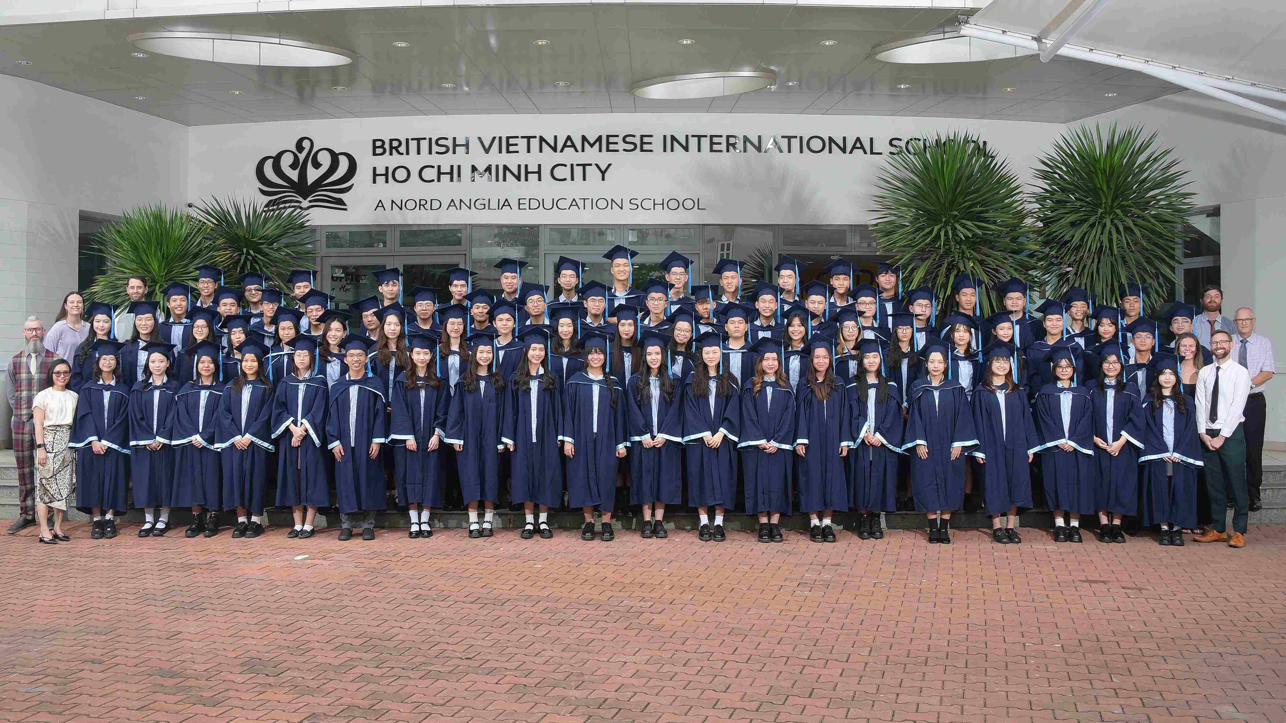 Niên khóa 2024: 1 trong 2 học sinh tốt nghiệp tại BVIS trúng tuyển vào đại học Top 50 thế giới - Class of 2024 1 in 2 BVIS graduates accepted into the top 50 universities worldwide
