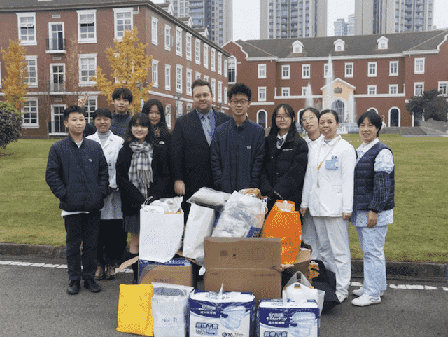 领导力与社区服务:塑造未来的全球领袖 - Leadership and community service