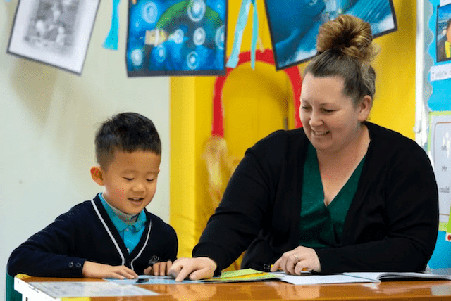 在游戏中学习:乐趣、友谊和人生的基础 - Learning through play