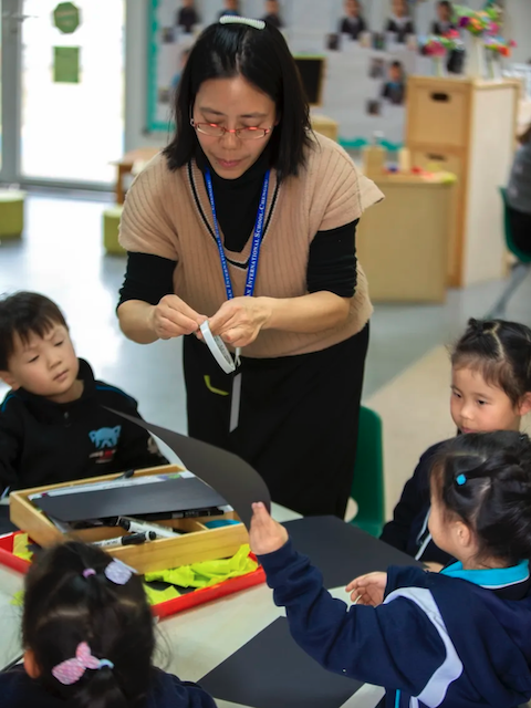 在游戏中学习：乐趣、友谊和人生的基础  - Learning through play