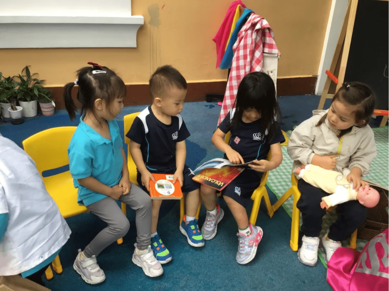 Tiny Tales and Big Imaginations Literacy in Pre-Nursery - Tiny Tales and Big Imaginations Literacy in Pre-Nursery