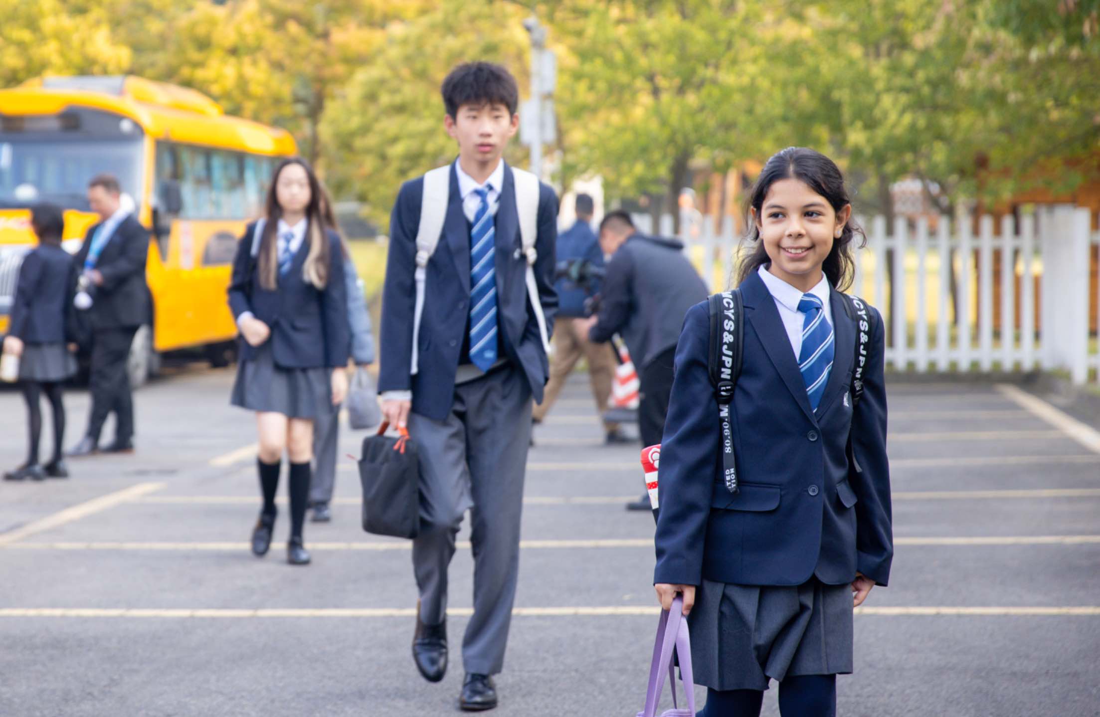 Parent Essentials | Léman International School Chengdu - Feature Cards Pattern