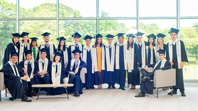 MET_Panama_Feb2023_MET_Grads group interior