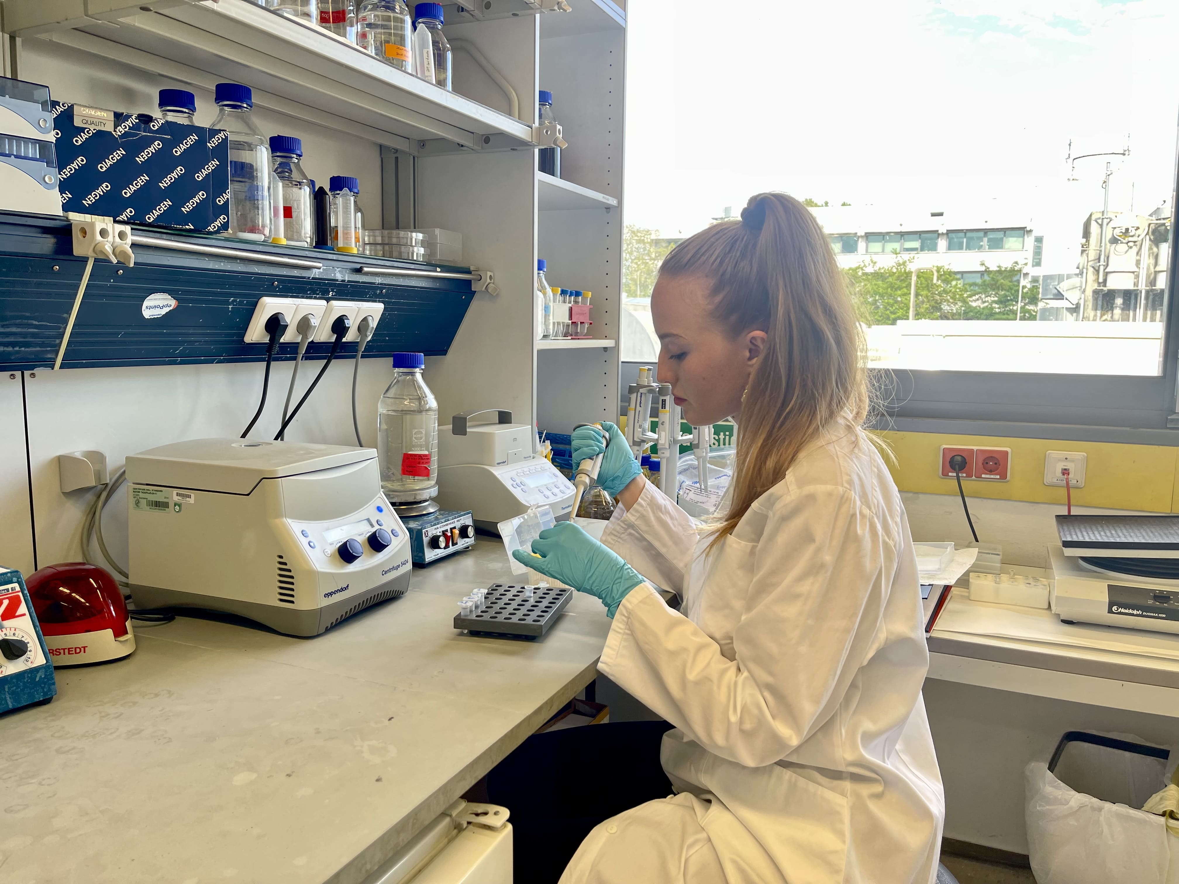 PBIS Alumna, Laura, on her journey through Biochemistry at King's College London - PBIS Alumni Network - Laura